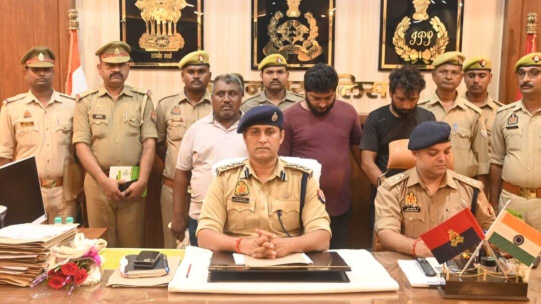 UP: 'पुष्पा' स्टाइल में तस्करी, बिहार भेजी जा रही थी 60 लाख की शराब, यूपी पुलिस ने मंसूबों पर फेरा पानी Kushinagar Police Arrest three smugglers with illegal liquor pushpa style ann UP: 'पुष्पा' स्टाइल में तस्करी, बिहार भेजी जा रही थी 60 लाख की शराब, यूपी पुलिस ने मंसूबों पर फेरा पानी