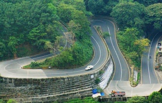 वायनाड: यहां के जंगल, झरने और ट्रैकिंग ट्रेल्स मॉनसून में और भी रोमांचक लगते हैं. वायनाड की प्राकृतिक खूबसूरती इस मौसम में एक अलग ही अनुभव देती है.