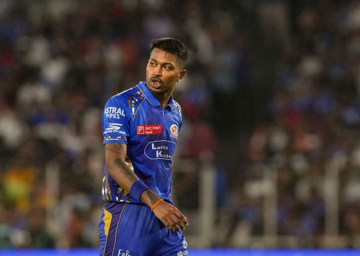 नौवीं के बाद उनका ध्यान पूरी तरह से क्रिकेट पर केंद्रित हो गया. परिवार के सहयोग से उन्होंने स्कूल छोड़ने का साहसिक फैसला लिया और क्रिकेट के मैदान पर अपना पूरा ध्यान लगाया.