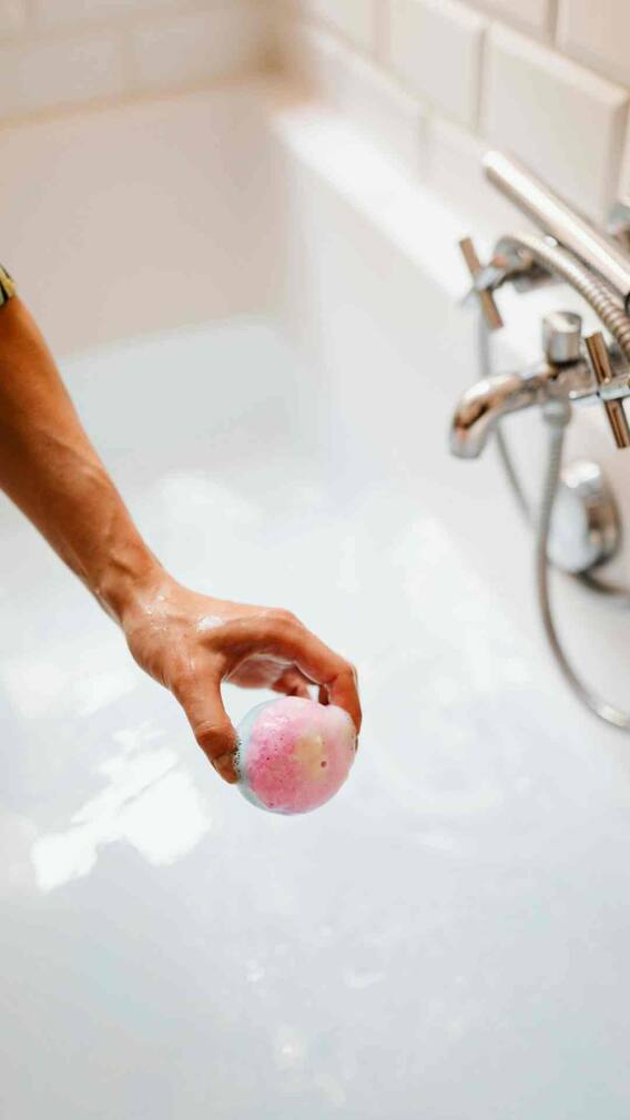 आंघोळ करताना रोज साबण लावायला हवा का?