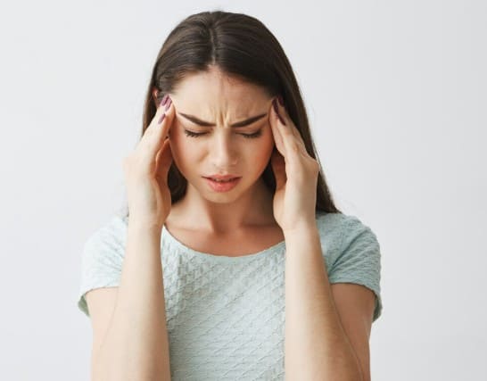 नसों की समस्या: कलाई दर्द कभी-कभी नसों की समस्या का भी परिणाम हो सकता है. इसमें हाथों में झनझनाहट, सुन्नपन और कमजोरी भी महसूस होती है, जो गंभीर न्यूरोलॉजिकल डिसऑर्डर का संकेत हो सकता है.