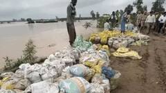 ਹਾਈ ਅਲਰਟ 'ਤੇ ਜਲੰਧਰ, ਹੜ੍ਹਾਂ ਦੀ ਚਪੇਟ 'ਚ ਕੁੱਲ 64 ਪਿੰਡ; ਸਤਲੁਜ ਨੇ ਵਧਾਈ ਪ੍ਰਸ਼ਾਸਨ ਦੀ ਚਿੰਤਾ: ਲੋਕਾਂ ਨੇ ਘਰਾਂ ਦੇ ਦਰਵਾਜ਼ੇ ਬੰਦ ਕਰਨੇ ਕੀਤੇ ਸ਼ੁਰੂ...