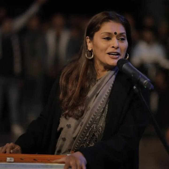 लेकिन 2022 में आई फिल्म 'द कश्मीर फाइल्स' उनके लाइफ का टर्निंग पॉइंट बना. इस फिल्म में उन्होंने राधिका मेनन का किरदार इतनी बखूबी से निभाया कि लोग उनकी तारीफें करने लगे. फिल्म ने बॉक्स ऑफिस पर ताबड़तोड़ कमाई की. इतना ही नहीं इस फिल्म में उन्होंने अपने किरदार से बेस्ट सपोर्टिंग एक्ट्रेस का खिताब भी अपने नाम कर लिया.