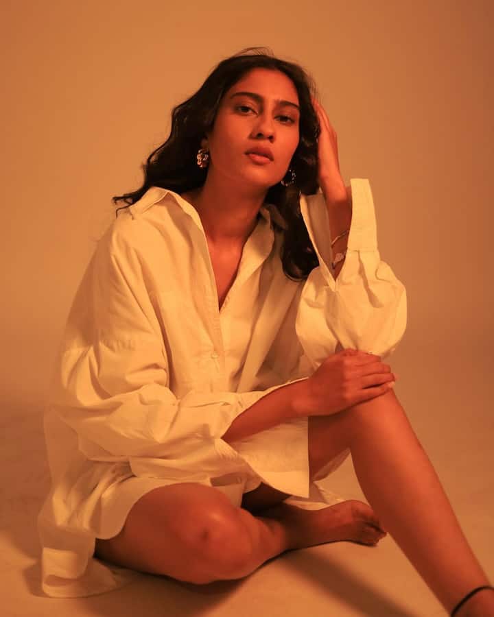 Sushmita Sen's daughter Renee stays away from Limelight. 25 -year -old Renee was still working behind the curtain. His sudden transformation has been done, after seeing this, users are also unable to stop themselves from praising Renee.