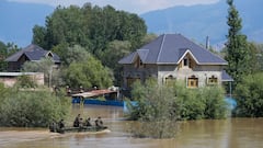 देश से टूटा कश्मीर घाटी का संपर्क, NH और रेलवे मार्ग बंद, फंसीं 3500 से ज्यादा गाड़ियां