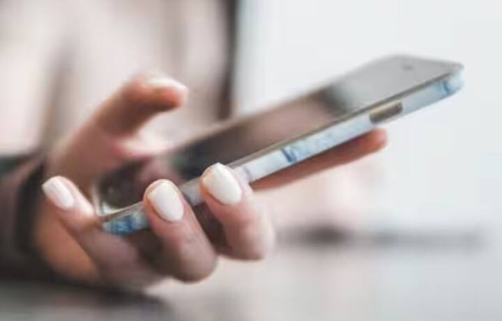 લોકોને ચિંતા છે કે જો મહિનાઓ સુધી રિચાર્જ ન કરવામાં આવે તો શું તેમનું સિમ કાર્ડ બ્લોક થઈ જશે? ઘણીવાર લોકોને આ વિશે સંપૂર્ણ માહિતી હોતી નથી. અને આ કારણે તેઓ પરેશાન થઈ જાય છે. તેથી, નિયમો જાણવા મહત્વપૂર્ણ છે.