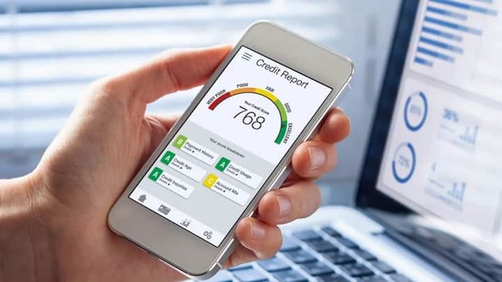 इसका सीधा असर आपके CIBIL स्कोर पर पड़ता है. एक बार स्कोर नीचे गया. तो नया लोन या क्रेडिट कार्ड की एप्रूवल मुश्किल हो जाती है. यानी सिर्फ कार्ड ब्लॉक रहने की वजह से आपको भविष्य में फाइनेंशियल दिक्कत झेलनी पड़ सकती है.