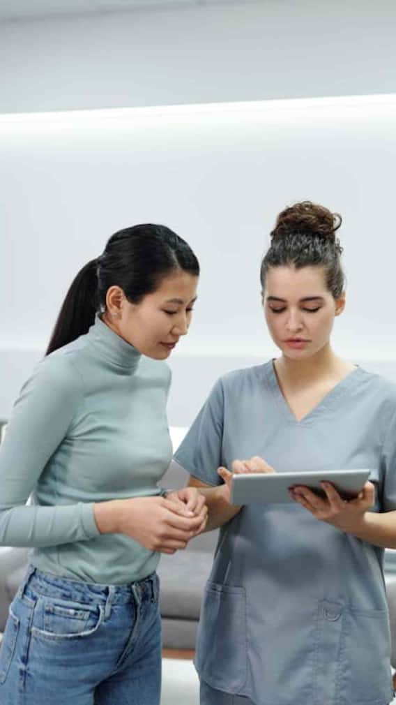 ब्रिटेन में नर्स की सैलरी कितनी होती है?