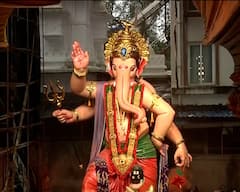 Mumbaicha Raja Visarjan 2025 : निरोप घेतो देवा आता आज्ञा असावी.... मुंबईचा राजा गणेश गल्लीतून निघाला; विसर्जन मिरवणुकीला सुरुवात, गर्दीचा महासागर