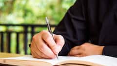 Writing by Hand Benefits: টাইপিং সহজ, সময়ও লাগে কম, কিন্তু হাতে লেখার বিকল্প নেই, কারণ একাধিক