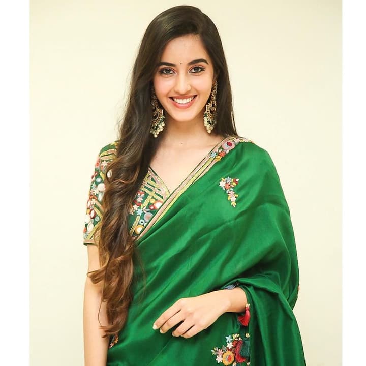 सिमरत कौर के आज इंस्टाग्राम पर 2 मिलियन से ज्यादा फॉलोअर्स हैं. उन्हें बॉलीवुड स्टार कार्तिक आर्यन और उर्फी जावेद भी फॉलो करते हैं. फिलहाल वह द बंगाल फाइल्स में अपने दमदार अभिनय को लेकर सुर्खियों में हैं.