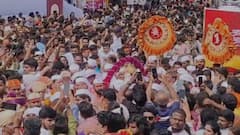 Pune Ganesh Visarjan 2025 : निरोप घेतो देवा आता आज्ञा असावी! पुणेकरांचा गणरायाला निरोप; पाचही मानाचे गणपती मार्गस्थ