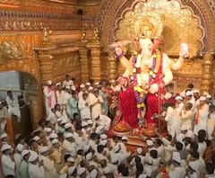 Lalbaugcha Raja Visrajan 2025 : ही शान कोणाची... लालबागच्या राजाची! लाखो भक्तांच्या डोळ्यात पाणी, गुलालाच्या उधळणीत लालबागच्या राजाची विसर्जन मिरवणूक सुरु