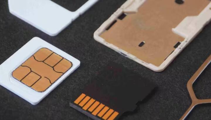 ਜੇਕਰ ਗਲਤੀ ਦੁਹਰਾਈ ਜਾਂਦੀ ਹੈ, ਤਾਂ ਜੁਰਮਾਨਾ 2 ਲੱਖ ਰੁਪਏ ਤੱਕ ਹੋ ਸਕਦਾ ਹੈ। ਇੰਨਾ ਹੀ ਨਹੀਂ, ਜੇਕਰ ਕੋਈ ਜਾਅਲੀ ਦਸਤਾਵੇਜ਼ ਪੇਸ਼ ਕਰਕੇ ਸਿਮ ਕਾਰਡ ਲੈਂਦਾ ਹੈ, ਤਾਂ ਉਸ ਵਿਰੁੱਧ ਅਪਰਾਧਿਕ ਮਾਮਲਾ ਦਰਜ ਕੀਤਾ ਜਾ ਸਕਦਾ ਹੈ ਅਤੇ ਉਸਨੂੰ ਜੇਲ੍ਹ ਦੀ ਸਜ਼ਾ ਹੋ ਸਕਦੀ ਹੈ।