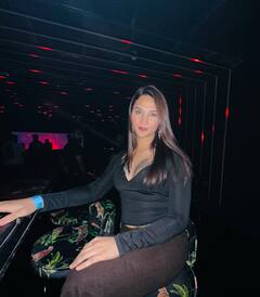 Rise And Fall: अनाया बांगड़ की 10 खूबसूरत तस्वीरें, जेंडर बदलकर हीरोइनों को फेल कर रही हैं