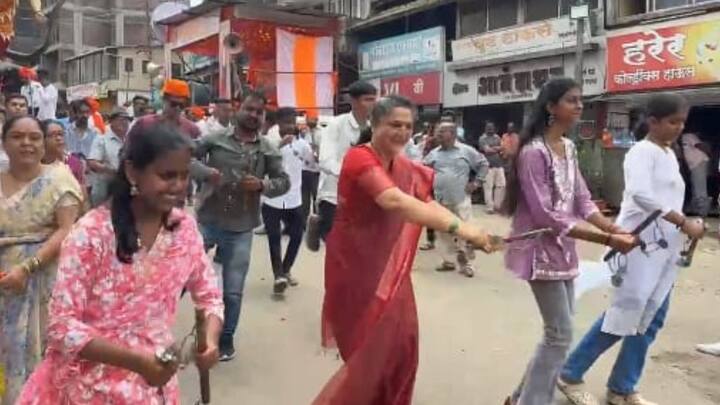 कोल्हापुरात गणेश विसर्जन मिरवणुकीसाठी कडेकोट बंदोबस्त तैनात करण्यात आला आहे.