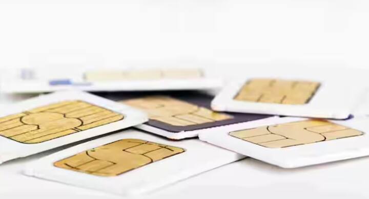 ਇਸੇ ਕਰਕੇ ਸਿਮ ਕਾਰਡ ਖਰੀਦਣ ਤੋਂ ਪਹਿਲਾਂ, ਹਮੇਸ਼ਾ ਜਾਂਚ ਕਰੋ ਕਿ ਤੁਹਾਡੇ ਨਾਮ 'ਤੇ ਕਿੰਨੇ ਸਿਮ ਕਾਰਡ ਐਕਟਿਵ ਹਨ। ਨਾਲ ਹੀ, ਕਦੇ ਵੀ ਆਪਣੇ ਮਹੱਤਵਪੂਰਨ ਦਸਤਾਵੇਜ਼ ਕਿਸੇ ਅਣਜਾਣ ਵਿਅਕਤੀ ਨਾਲ ਸਾਂਝੇ ਨਾ ਕਰੋ।