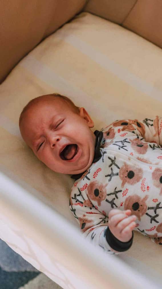 डिलीवरी के बाद बच्चे क्यों रोते हैं?