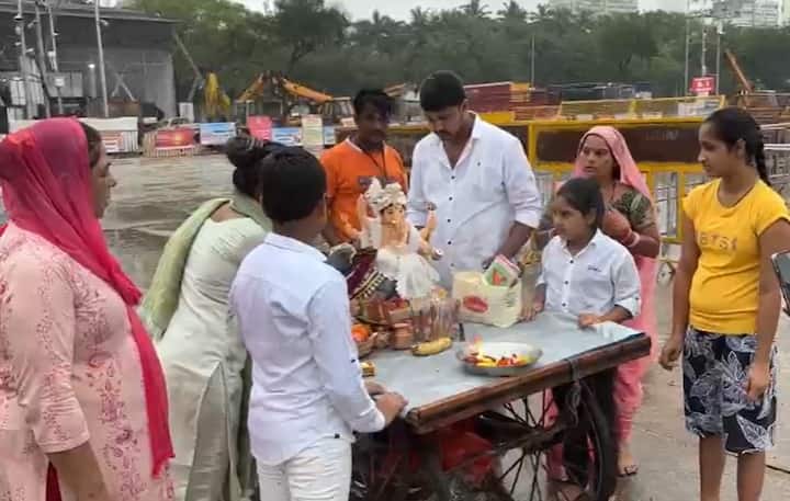 सोबतच,लहान घरगुती गणपती देखील यायला सुरुवात झाली आहे.