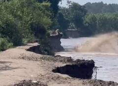 ਲੁਧਿਆਣਾ 'ਚ ਸਤਲੁਜ ਦਰਿਆ ਤੋਂ ਹੜ੍ਹ ਦਾ ਖ਼ਤਰਾ ਬਰਕਰਾਰ, ਸੁਰੱਖਿਆ ਲਈ ਬਣਾਏ ਰਿੰਗ ਬੰਨ੍ਹ ਤੱਕ ਪਹੁੰਚਿਆ ਪਾਣੀ, ਪ੍ਰਸ਼ਾਸਨ ਪੂਰੀ ਤਰ੍ਹਾਂ ਚੌਕਸ