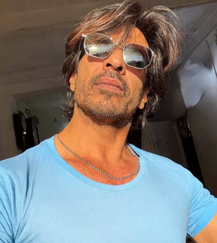 Ibrahim now events around the world and they charge up to 5 lakh rupees for a program.