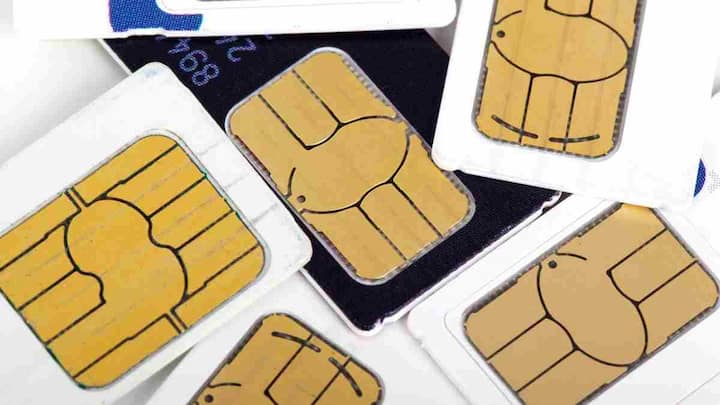 SIM Card Rule: ਭਾਰਤ ਵਿੱਚ ਹੁਣ ਇੱਕ ਵਿਅਕਤੀ ਆਪਣੇ ਨਾਮ 'ਤੇ ਵੱਧ ਤੋਂ ਵੱਧ 9 ਸਿਮ ਕਾਰਡ ਰੱਖ ਸਕਦਾ ਹੈ ਜਦੋਂ ਕਿ ਜੰਮੂ ਅਤੇ ਕਸ਼ਮੀਰ, ਅਸਾਮ ਅਤੇ ਉੱਤਰ ਪੂਰਬੀ ਰਾਜਾਂ ਵਿੱਚ ਇਹ ਸੀਮਾ 6 ਸਿਮ ਕਾਰਡਾਂ ਤੱਕ ਹੈ।