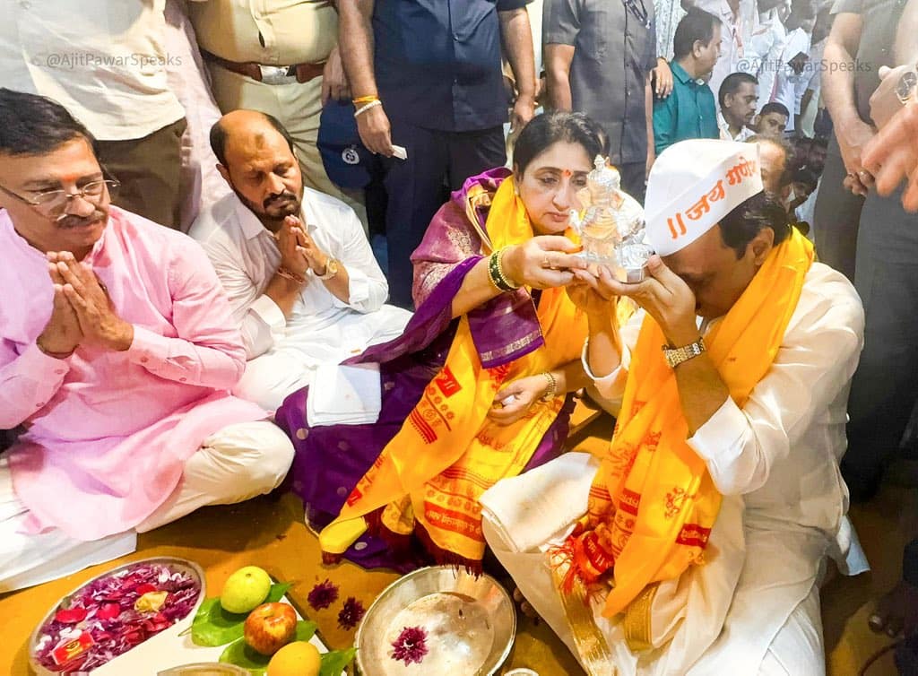 अनंत चतुर्दशी पर सीएम देवेंद्र फडणवीस ने किया गणेश विसर्जन, अजित पवार ने भी पुणे में बप्पा का आशीर्वाद लिया