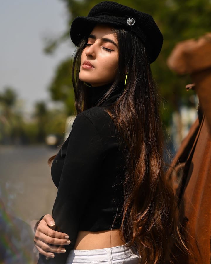 सिमरत कौर का जन्म 16 जुलाई 1997 को मुंबई में हुआ था. वह एक पंजाबी परिवार से हैं. शुरुआती पढ़ाई के बाद सिमरत ने कंप्यूटर साइंस में बी.एससी. की डिग्री हासिल की. इसके बाद उन्होंने फिल्मों की ओर रुख किया.