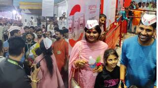 Lalbaugcha Raja 2025: рд▓рд╛рд▓рдмрд╛рдЧрдЪрд╛ рд░рд╛рдЬрд╛рдЪреНрдпрд╛ рдореБрдЦрджрд░реНрд╢рдирд╛рдЪреНрдпрд╛ рд▓рд╛рдИрдирдордзреАрд▓ рд╢реЗрд╡рдЯрдЪрд╛ рднрд╛рдЧреНрдпрд╡рдВрдд рднрдХреНрдд рдХреЛрдг? VIDEO рд╡реНрд╣рд╛рдпрд░рд▓