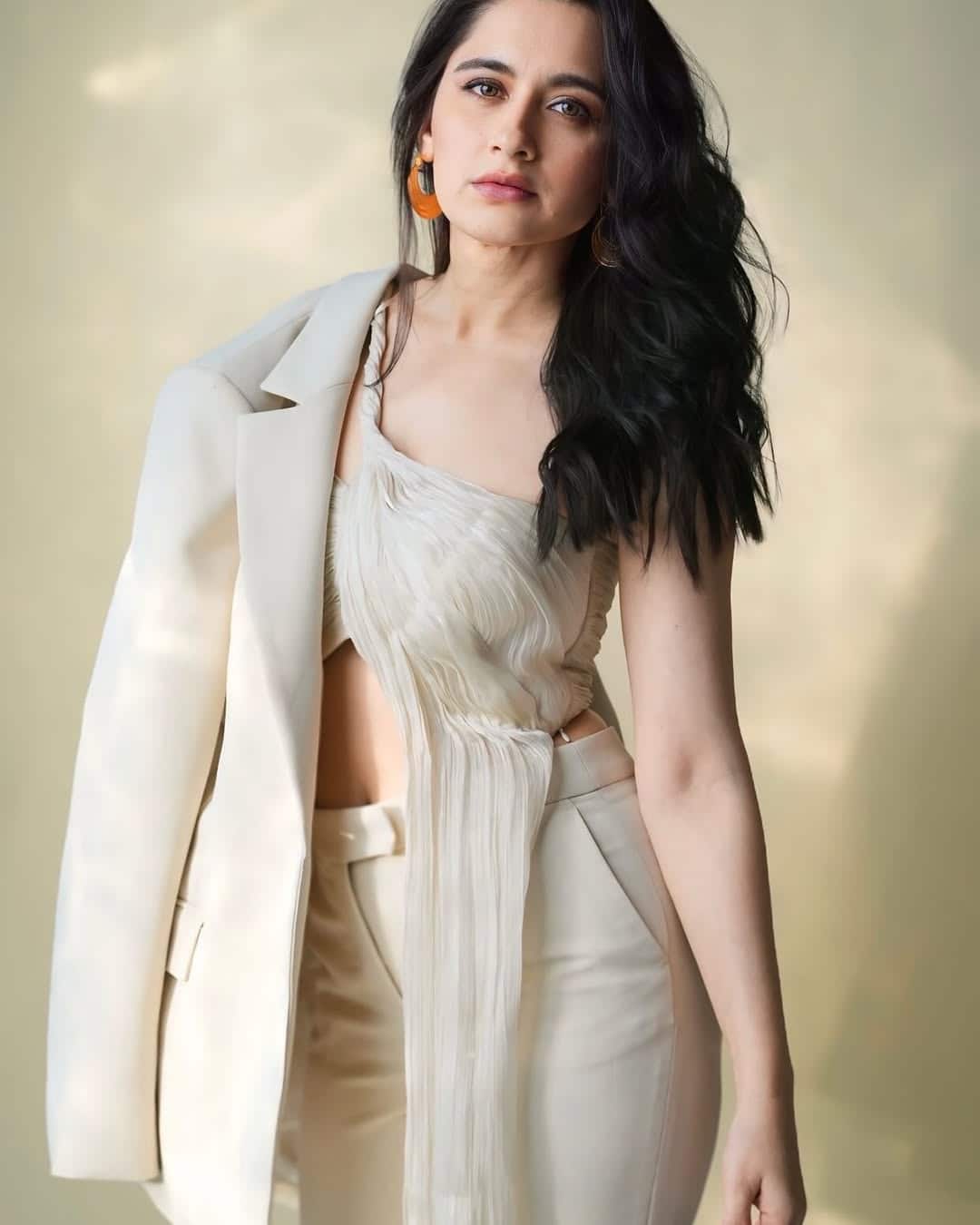 In 2007, he won a lot of applause from the character of Vamp in the TV serial Qayamat. Due to this, people appreciated her acting skills and Sanjida Sheikh became the favorite actress of many people.