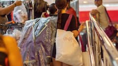 न चाहकर भी शॉपिंग मॉल से जरूरत से ज्यादा सामान खरीद लेते हैं आप? यहां काम करता है मार्केटिंग का ये कॉन्सेप्ट