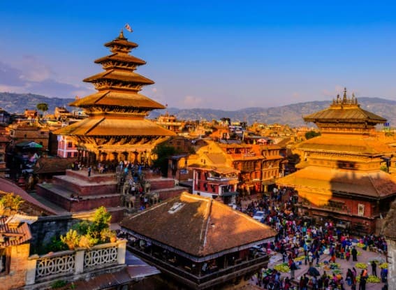नेपाल: भारत का पड़ोसी देश नेपाल भारतीयों के लिए वीज़ा फ्री है. यहां काठमांडू, पोखरा और हिमालय की वादियां बेहद किफायती खर्च में घूमी जा सकती हैं. यहां पर आप 30,000 से 70,000 रुपये तक घूमकर वापस आ सकते हैं.