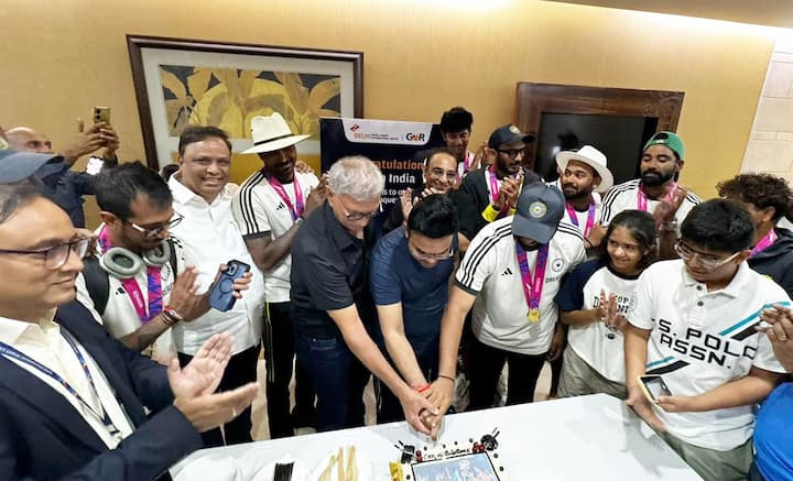 জুলাই মাসেই রজার বিনির বয়স ৭০ হয়েছে। ভারতীয় বোর্ডের নিয়ম অনুযায়ী ৭০ বছরের পর আর কেউ কোনও পদে থাকতে পারবেন না। তাই বাধ্য হয়েই রজার বিনিকে ইস্তফা দিতে হয়েছে।