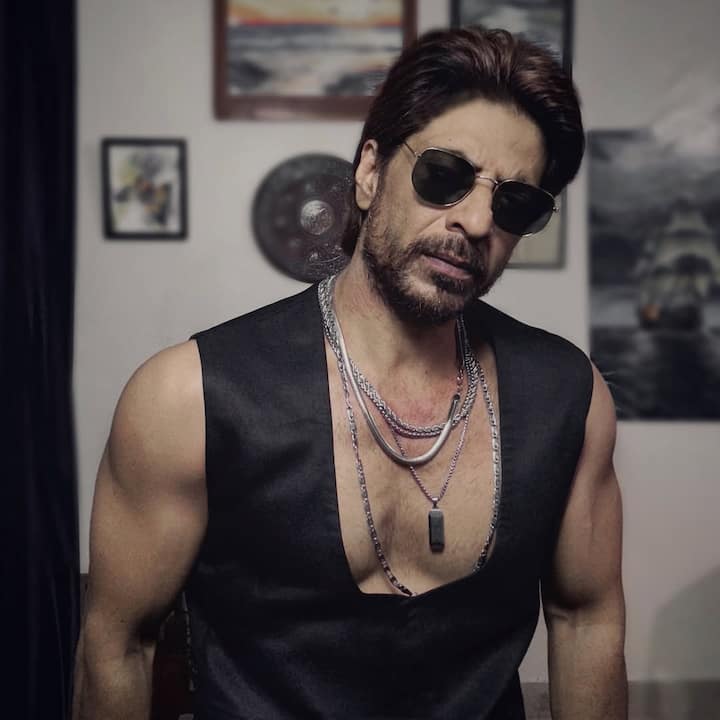 The reason behind this was that since digital hoardings started coming, the trend of painted hoardings has ended. For this reason, he did not have the option of employment.