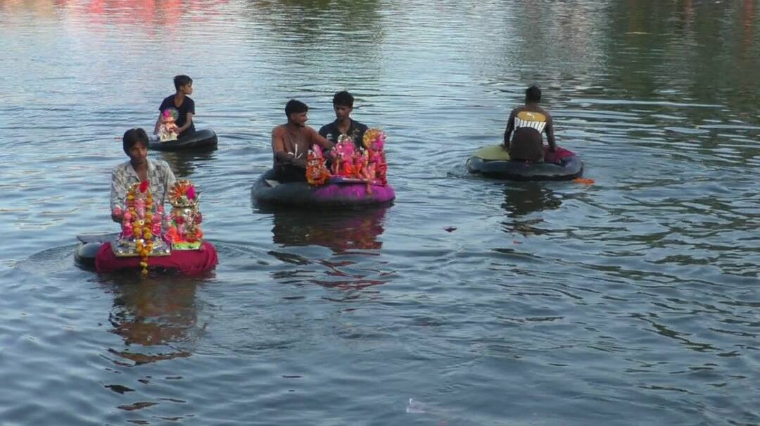 rajasthan bharatpur ganesh festival idol immersion procession security ANN राजस्थान: भरतपुर में गणेश महोत्सव का समापन, धूमधाम से हुआ प्रतिमा विसर्जन