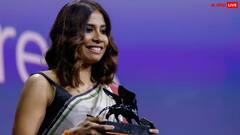 वेनिस फिल्म फेस्टिवल में अवॉर्ड जीत अनुपर्णा रॉय ने रचा इतिहास, हुईं इमोशनल, बोलीं- महिलाओं को समर्पित