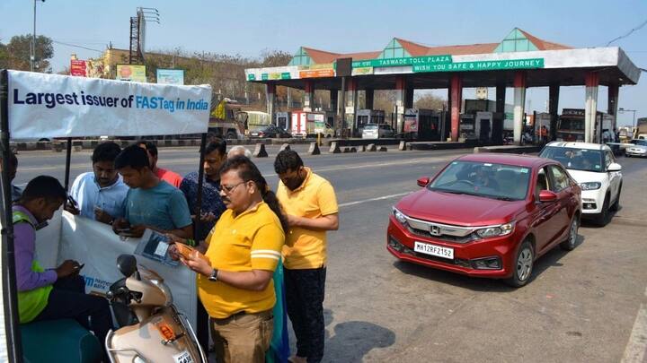 कहीं अगर अचानक पास की ट्रिप पूरी हो जाएं तो फिर मुश्किल हो सकती है. अगर आप भी यही सोच रहे हैं कि ट्रिप का हिसाब कैसे पता करें. तो पहला आसान तरीका है फास्टैग की आधिकारिक वेबसाइट या मोबाइल ऐप. यहां लॉगिन करके आप अपने एनुअल पास का पूरा डेटा देख सकते हैं.