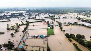 ग्रेटर नोएडा: यमुना का जलस्तर बढ़ने से कई इलाके जलमग्न, NDRF ने गर्भवती महिला का किया रेस्क्यू