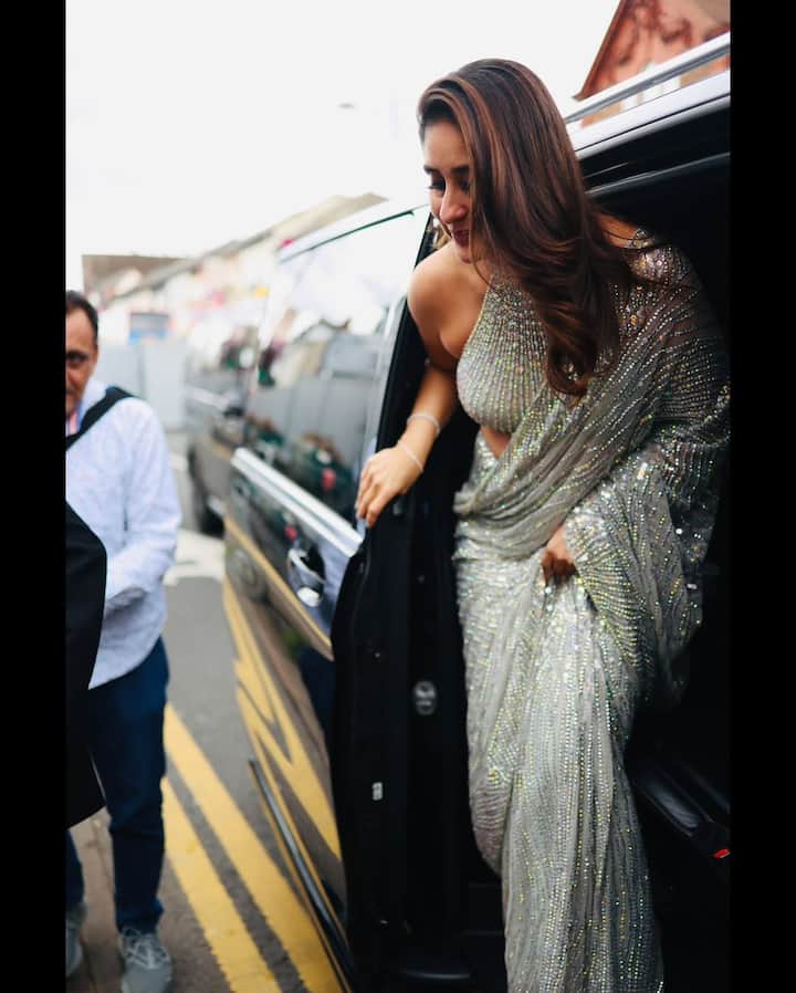 Instead of a traditional blouse, she paired it with a bold halter-neck choli that highlighted her toned shoulders and added red carpet flair.