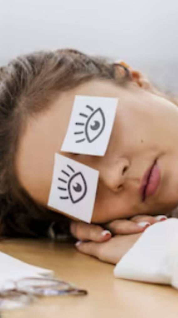 রাতে ভাল ঘুমালেও অফিসে ঝিমুনি আসে? এই অভ্য়াসগুলি রপ্ত করুন…