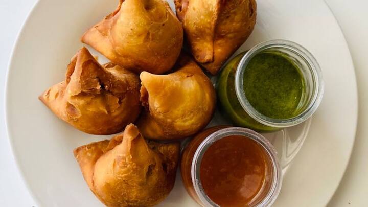 चाय की प्याली के साथ इसका कॉम्बिनेशन भारतीयों के लिए किसी जादू से कम नहीं है. हर बाइट में कुरकुरापन और मसालों का सही मिश्रण इसे इतना लुभावना बनाता है कि एक बार खाने के बाद लोग बार-बार इसके लिए लौटते हैं.