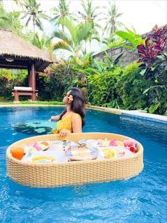 பாலியில் ரம்யா பாண்டியன்.. காதல் கணவருடன் ஹாலிடே ட்ரிப் க்ளிக்ஸ்!