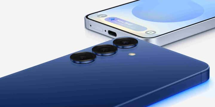 जनवरी 2025 में Galaxy S25 5G की शुरुआती कीमत 80,999 रुपये रखी गई थी. लेकिन अब इसका 12GB रैम और 128GB स्टोरेज वाला वेरिएंट 68,999 रुपये में खरीदा जा सकता है. यही नहीं, अगर खरीदारी HDFC बैंक क्रेडिट कार्ड से की जाती है तो 3,500 रुपये का इंस्टेंट डिस्काउंट भी मिल रहा है. इस तरह फोन की प्रभावी कीमत घटकर 65,499 रुपये हो जाती है. यानी कि लॉन्च प्राइस की तुलना में यह स्मार्टफोन करीब 15,500 रुपये सस्ता मिल रहा है.