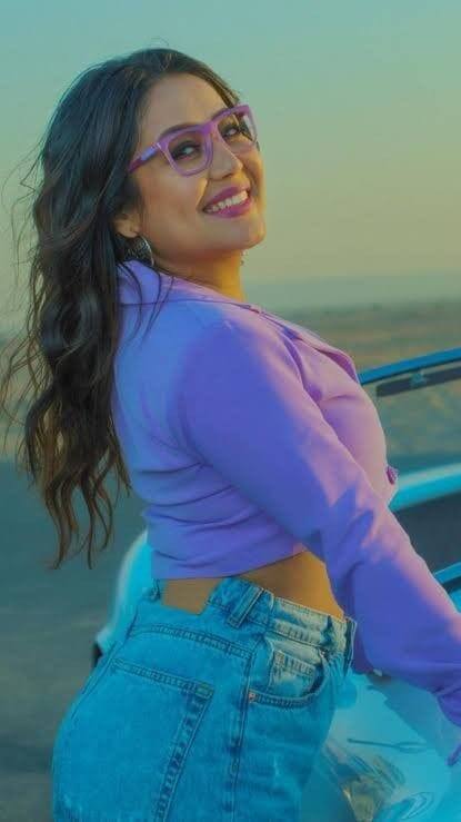 By singing in small stage shows and Jagran, Neha Kakkar has reached this point today, she is spreading the magic of her different voice all over the world, as well as music videos, brand endorsements and live shows.