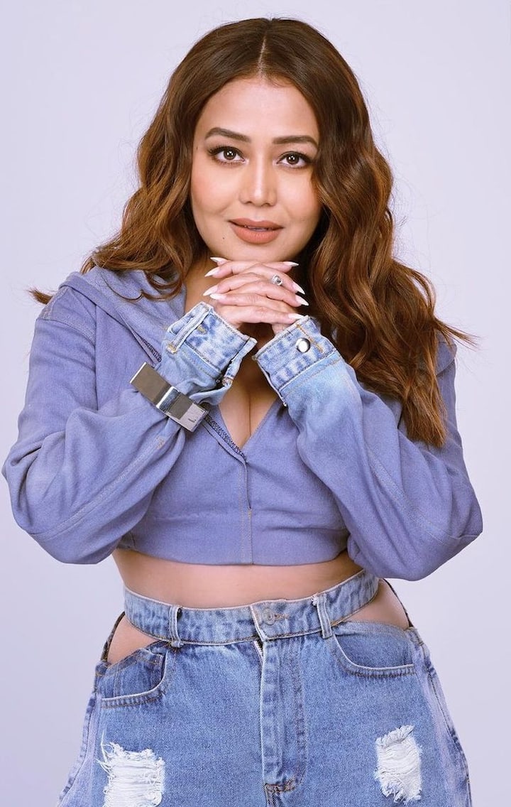 Her style and fashion are so great that she can compete with her glamorous avatar to many actresses. She always makes the mercury of the Internet high with her pictures.