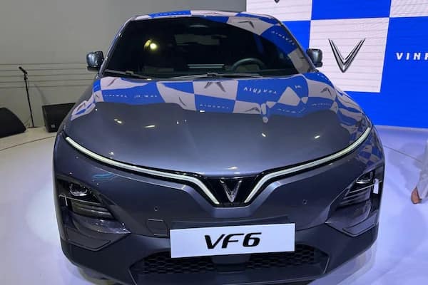 தூத்துக்குடி டிராகன் வின்ஃபாஸ்ட்.. VF 6, VF 7 ஈவி காரின் விலை இதுதான் - 500 கி.மீட்டர் பறக்கலாம்