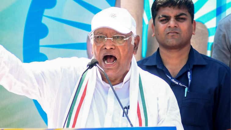 <div>Kharge Slams Modi: Friendship With Trump Made Him 'Enemy Of Nation'</div>