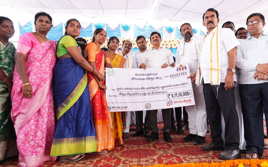 Indiramma Housing Scheme: తెలంగాణలో నిరుపేదలకు శుభవార్త, 3 విడతల్లో ఇందిరమ్మ ఇళ్లు మంజూరు చేయాలని నిర్ణయం