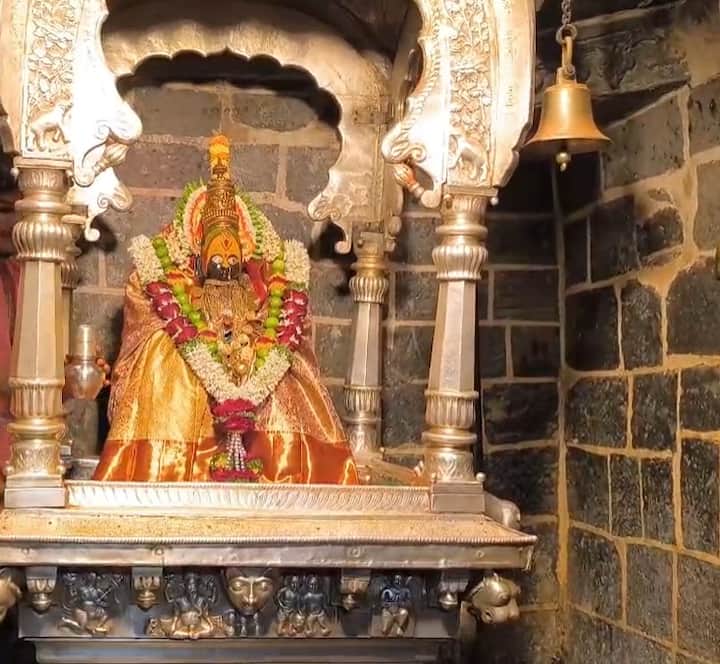 चंद्रग्रहणाच्या पार्श्वभूमीवर आज तुळजाभवानी मातेचा धार्मिक विधीच्या वेळेत बदल करण्यात आला आहे. तसेच रात्री 9.57 ते 1.30 या ग्रहण कालावधीत तुळजाभवानी मातेला शुभ्र श्वेत सोवळ्यात ठेवण्यात येणार आहे.