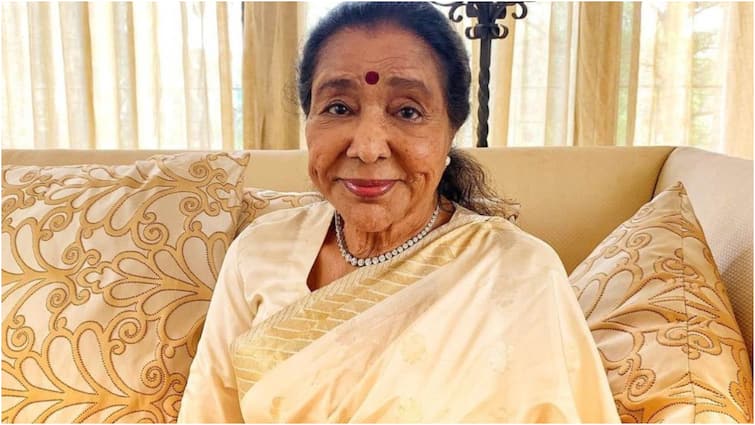 आशा भोसले ने अपनी जादुई आवाज से फिल्मों को बनाया यादगार, जानें कैसे बदला बॉलीवुड संगीत का ट्रेंड